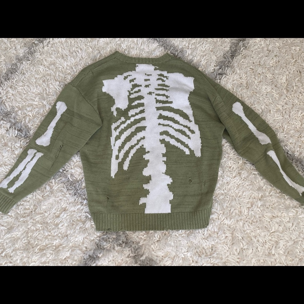 Skeleton VTG Distressed Sweater